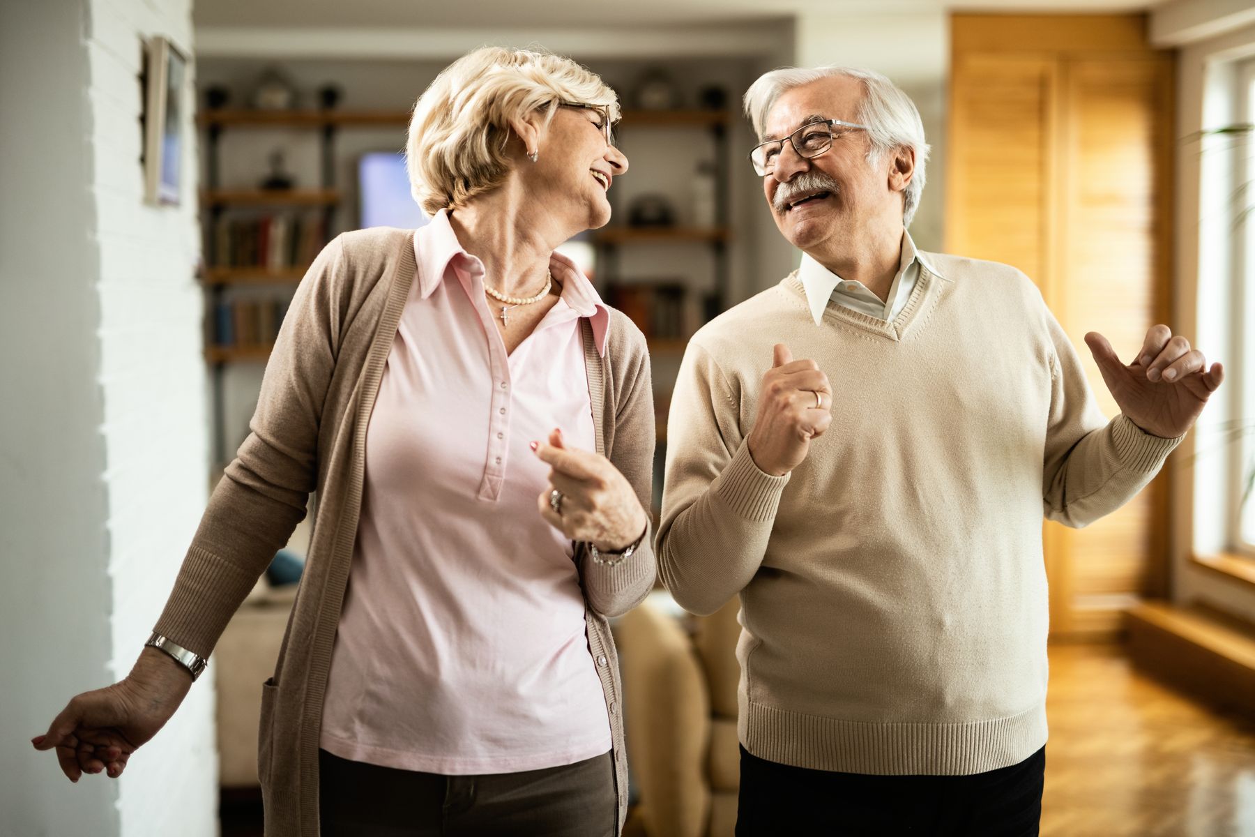 Ces cinq habitudes anodines qui fragilisent discrètement l’équilibre des seniors