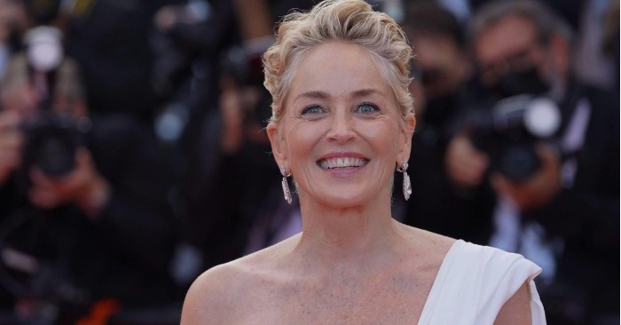 Sharon Stone à 63 ans : ses photos en tenue légère font scandale et ravivent un débat de société bien connu