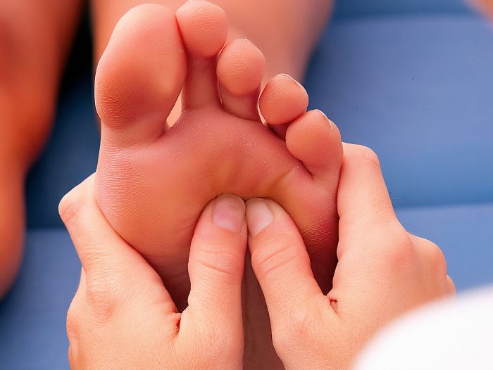 La sensation d’une épine sous le pied : tout savoir sur le névrome de Morton