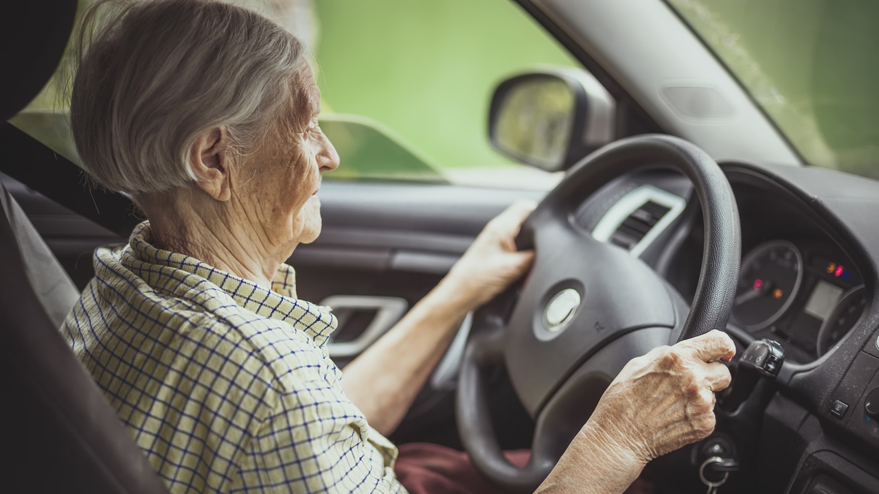 Permis de conduire : à quel âge faut-il le renouveler ? Ce qui change à 50, 70 et 80 ans