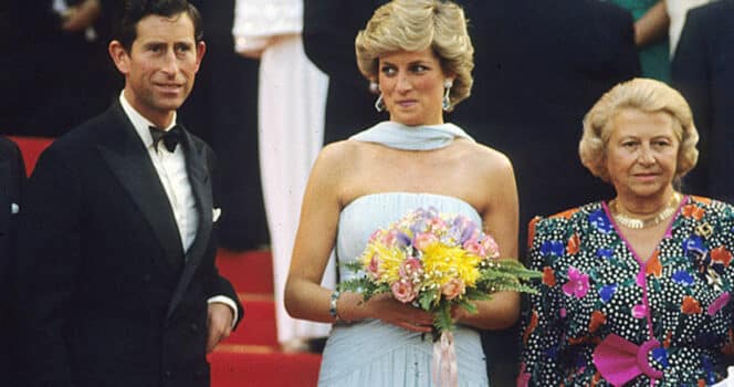 Le dernier adieu silencieux de Diana : une robe pour seule confidente
