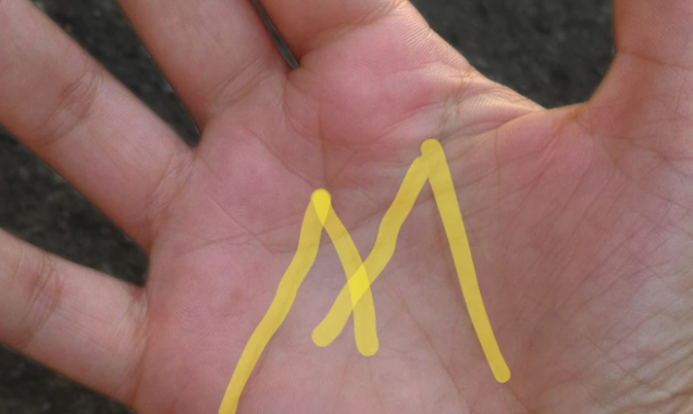 Ce signe en forme de M caché dans votre main révèlerait un don rare : avez-vous cette marque secrète ?
