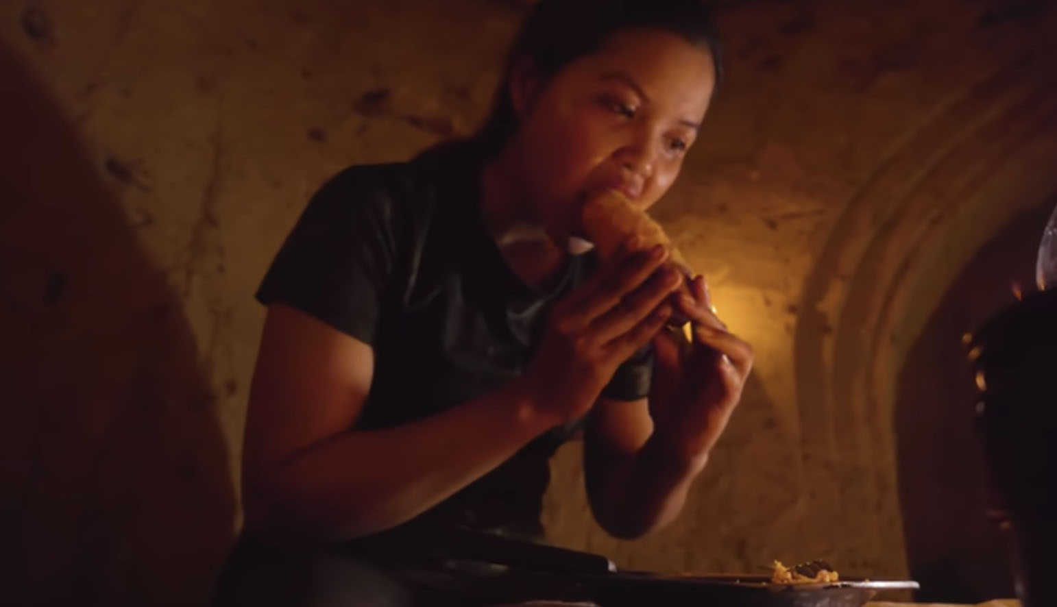 Sous terre, loin du tumulte : le récit d’une femme qui a bâti elle-même sa demeure secrète