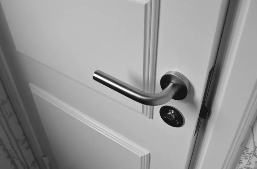 Quand j’ai poussé la porte de la chambre de ma fille, je ne m’attendais pas à cette révélation.