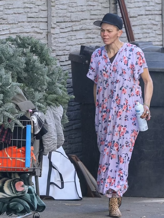 Elle était la femme d’une star hollywoodienne, aujourd’hui elle lutte pour survivre dans les rues de Los Angeles. Sa nouvelle vie est un choc.
