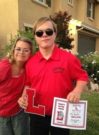 À 27 ans, le fils d’un couple porteur de trisomie 21 raconte leur vie : une leçon de courage et d’amour