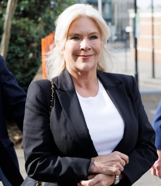 De mannequin glamour à reine de la pop : le destin hors norme de Samantha Fox, l’idole qui a marqué les années 80.