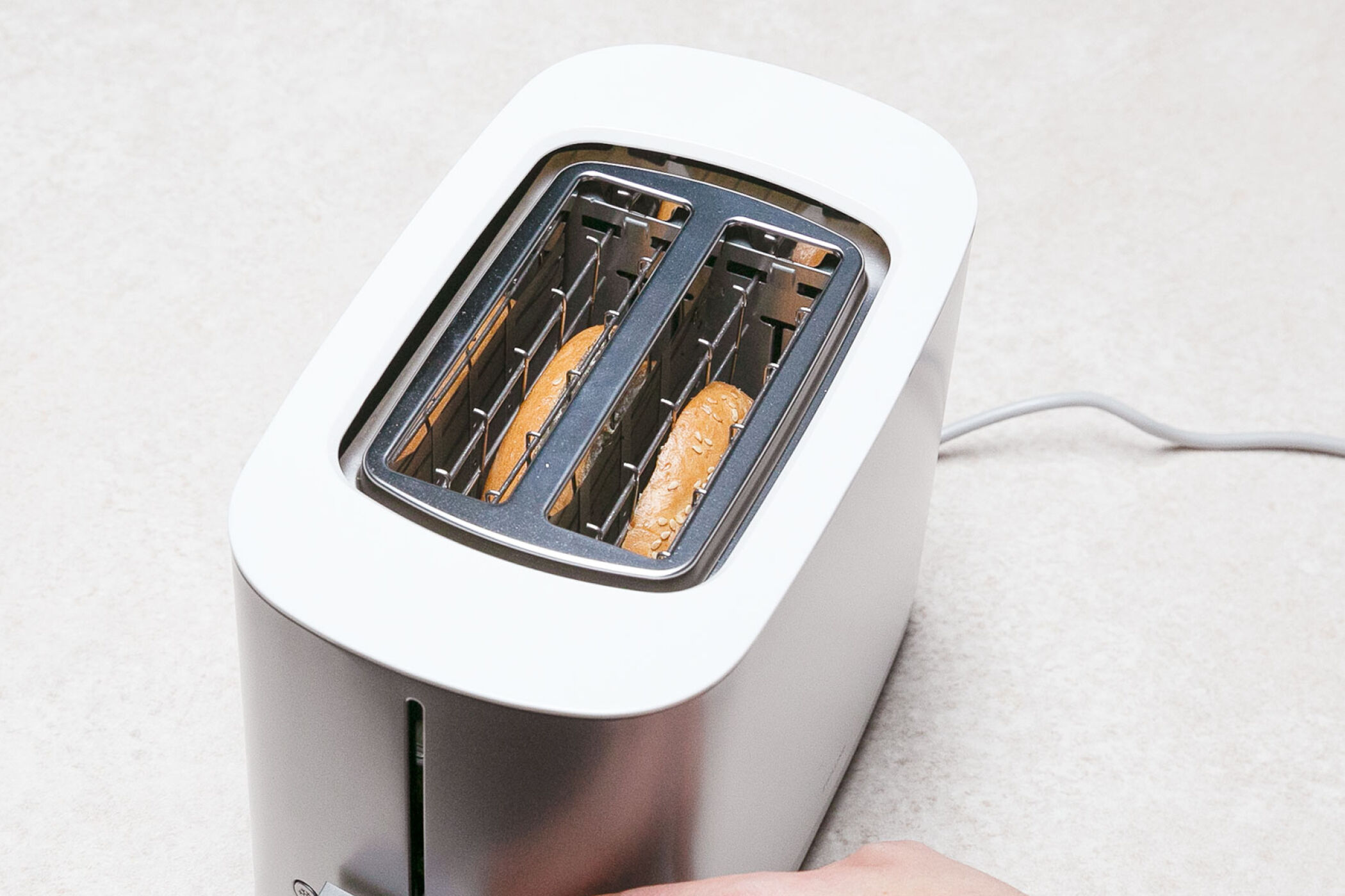 Grille-pain impeccable : la méthode naturelle qui change tout (sans frotter des heures)