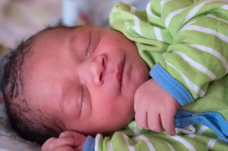 Naissance et autisme : un simple acide gras dans le sang du cordon ombilical pourrait-il donner l’alerte ?