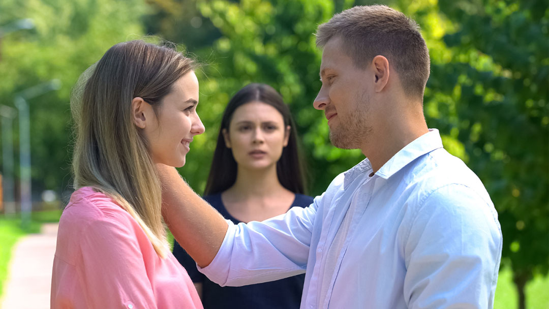Quand un homme marié s'éprend d'une autre femme : les signes qui ne trompent pas