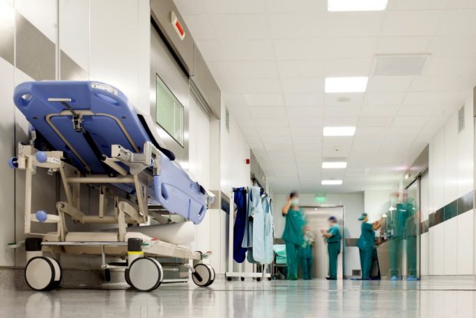 J’ai cru perdre mon bébé dans les bras d’un motard : cette nuit aux urgences a bouleversé ma vie