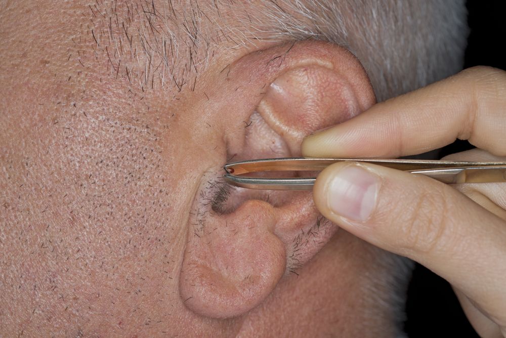D’où viennent ces poils qui poussent soudainement dans vos oreilles ?