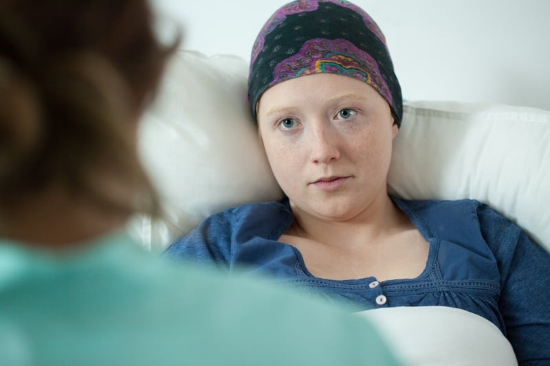 Deux personnes en conversation sincère