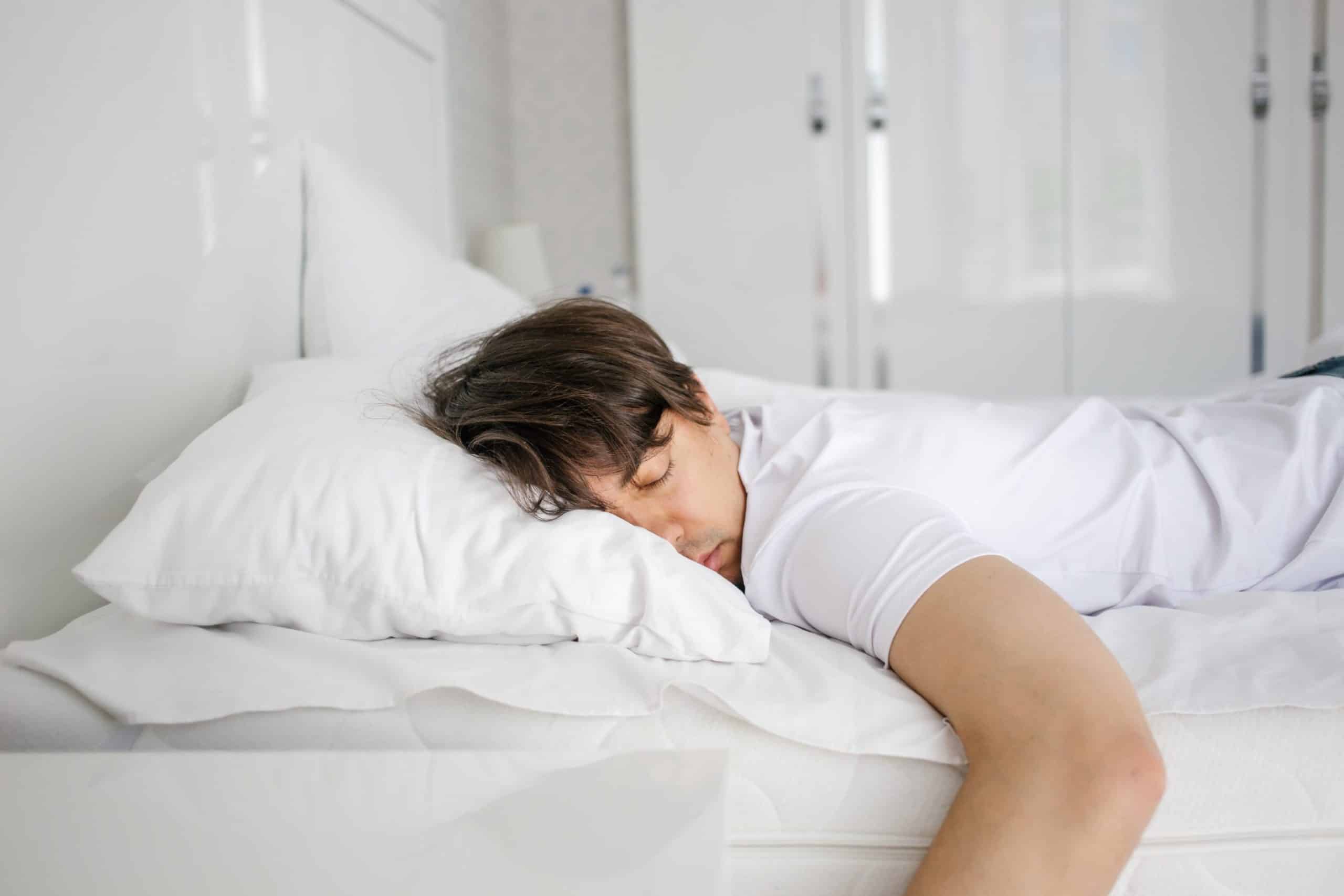 Dormez-vous dans la bonne position ? L’impact insoupçonné de votre posture nocturne sur votre santé