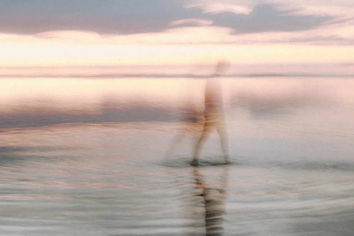 Âme après la mort : combien de temps reste-t-elle près de nous selon les spiritualités ?
