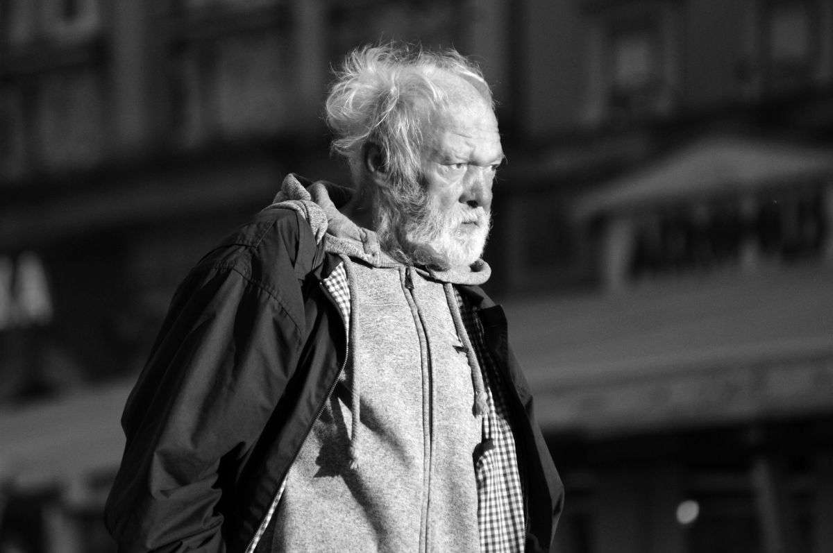 Il s’est fait passer pour un SDF dans son propre supermarché – ce qu’il a découvert a bouleversé sa succession