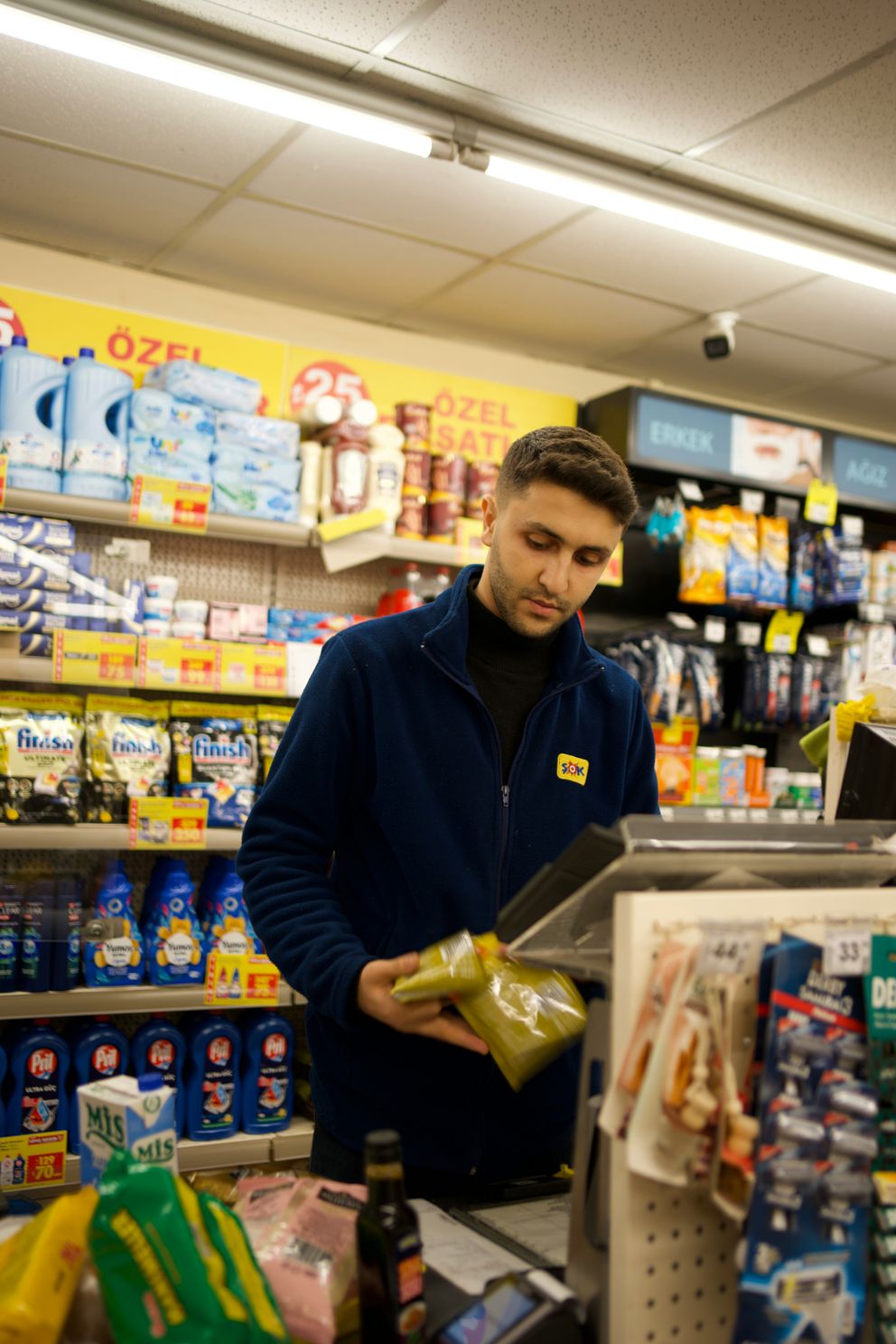Il s’est fait passer pour un SDF dans son propre supermarché – ce qu’il a découvert a bouleversé sa succession