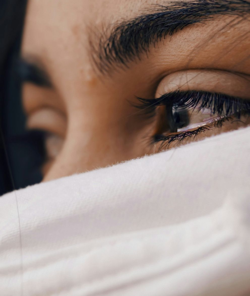 Le jour où l’infidélité de mon mari avec ma sœur a trouvé sa punition inattendue — en plein mariage, le destin a frappé