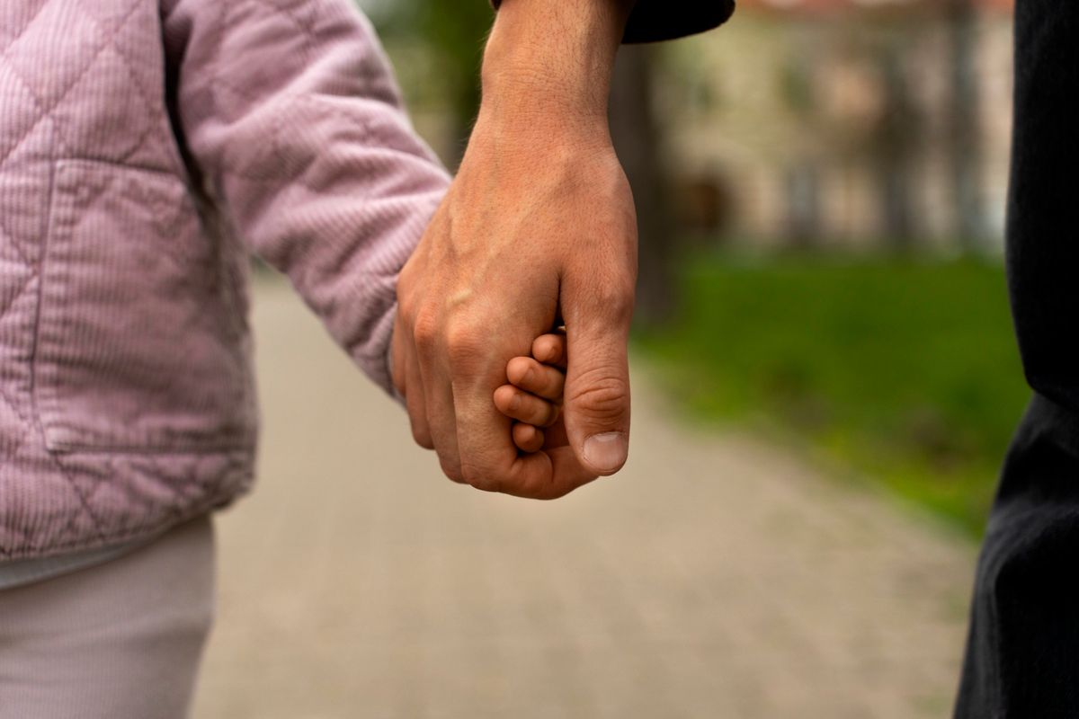 Ce que ma fille de 5 ans m’a avoué à la sortie de l’école : « Pourquoi l’autre papa n’est pas venu aujourd’hui ? »