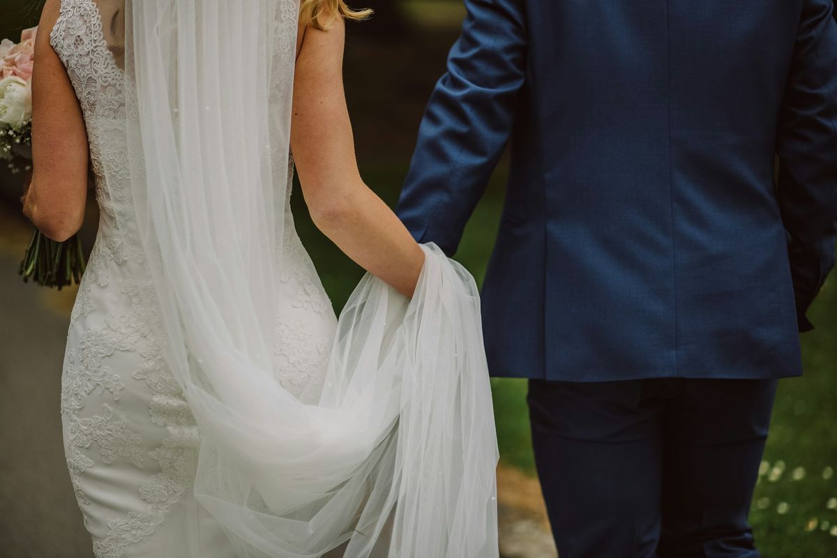 Le jour où l’infidélité de mon mari avec ma sœur a trouvé sa punition inattendue — en plein mariage, le destin a frappé