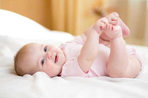 À 13 ans, elle est mise à la porte parce qu’elle attend un enfant – des années plus tard, son retour stupéfie sa famille