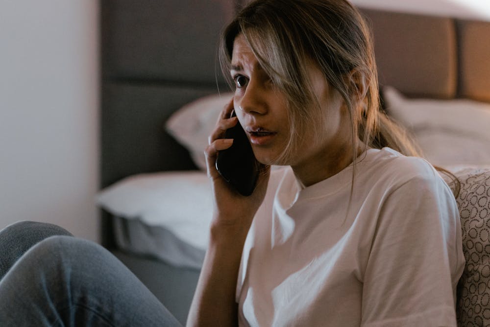 Quand ma fille de 14 ans a déposé des jumeaux abandonnés sur le perron, je ne savais pas qu’un avocat allait briser le silence dix ans plus tard