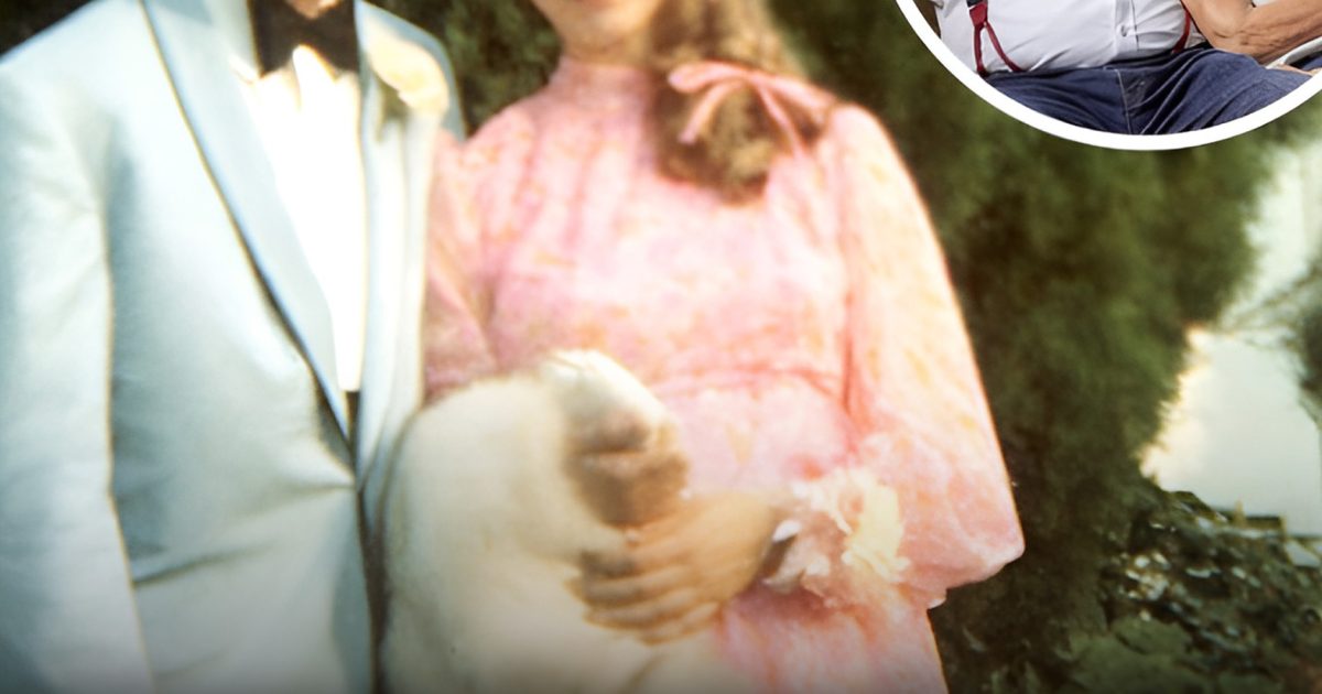 Après 50 ans, le premier amour d'une femme âgée apparaît à sa porte