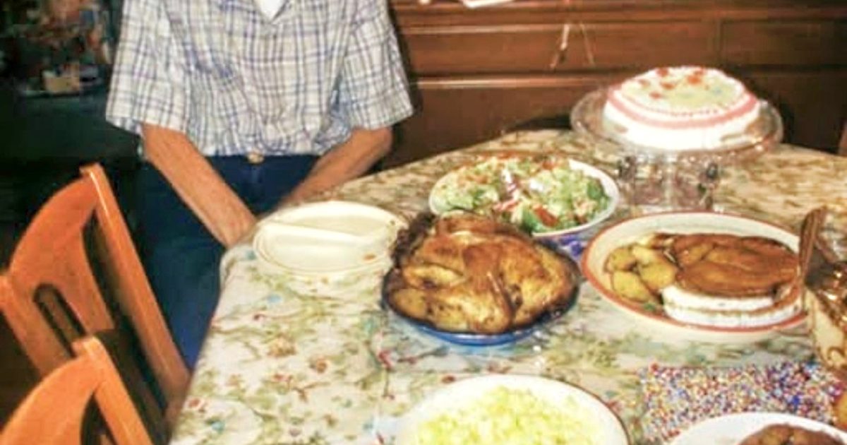 Après onze ans sans nouvelles, je reviens chez mon grand-père… Sa maison n’est plus qu’un tas de ruines — et pourtant, une voix surgit de l’ombre.
