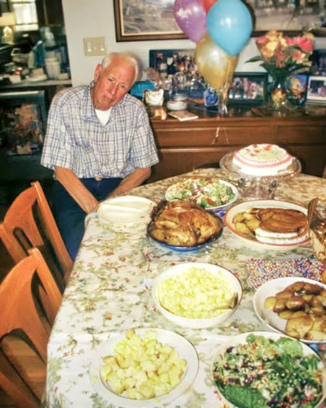 Après onze ans sans nouvelles, je reviens chez mon grand-père… Sa maison n’est plus qu’un tas de ruines — et pourtant, une voix surgit de l’ombre.