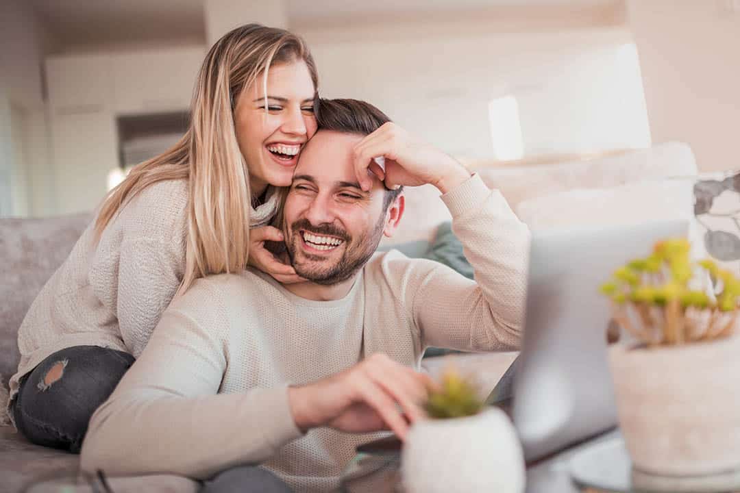 femme réfléchissant à sa relation