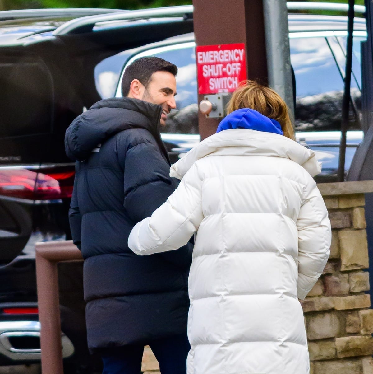 Jennifer Lopez et Brett Goldstein : une complicité qui enflamme les rumeurs