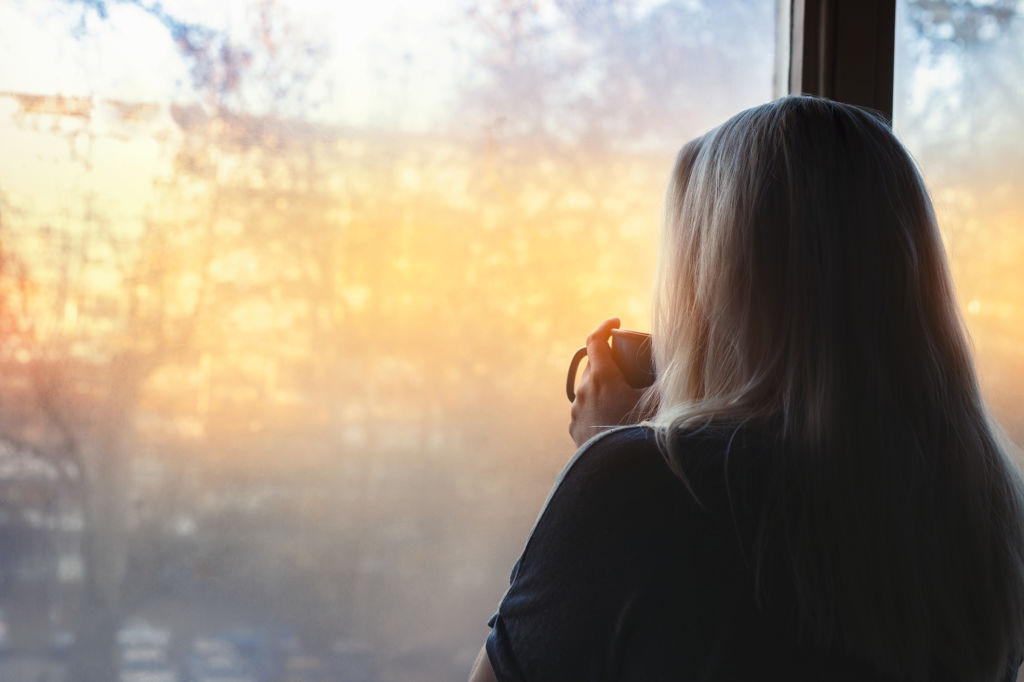 Une ombre derrière le voile, et ce frisson qui m’empêche de faire face
