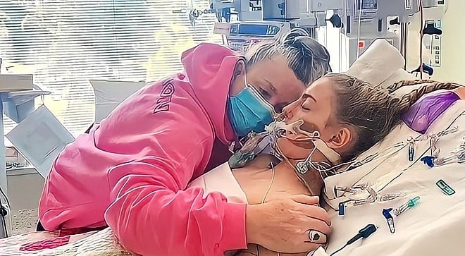 Ils ont dû dire adieu à leur fille de 13 ans après une soirée pyjama : comment un simple jeu en ligne a brisé une famille