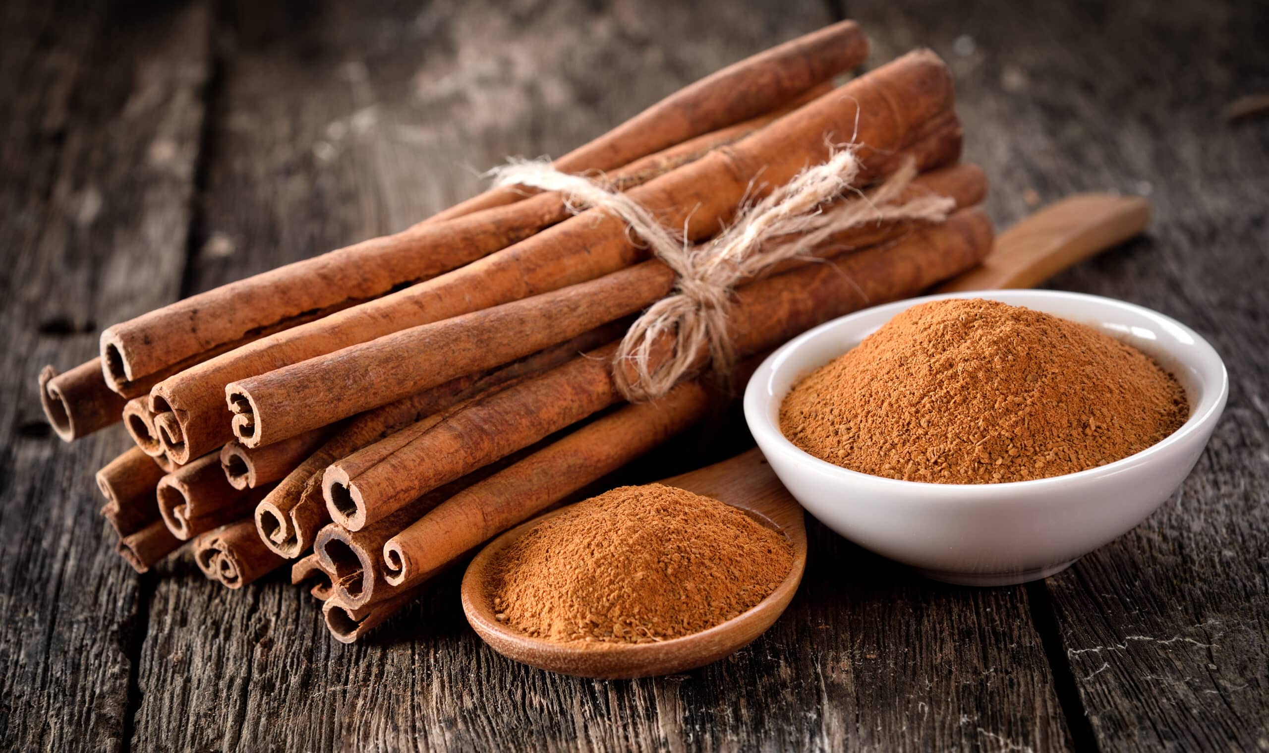 Cannelle en poudre comme répulsif naturel