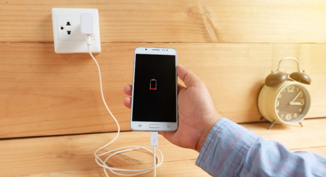Pourquoi votre batterie de smartphone s’épuise-t-elle si vite ? Ces habitudes quotidiennes en sont la cause