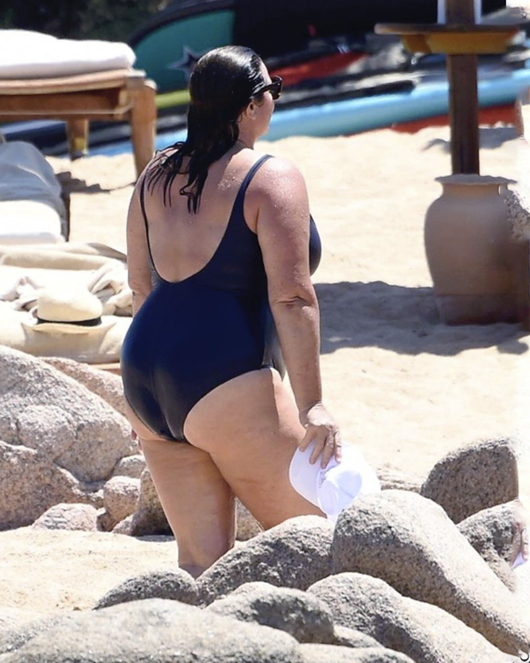 Cette dame aux formes généreuses, est mariée à l’un des acteurs les plus séduisants au monde