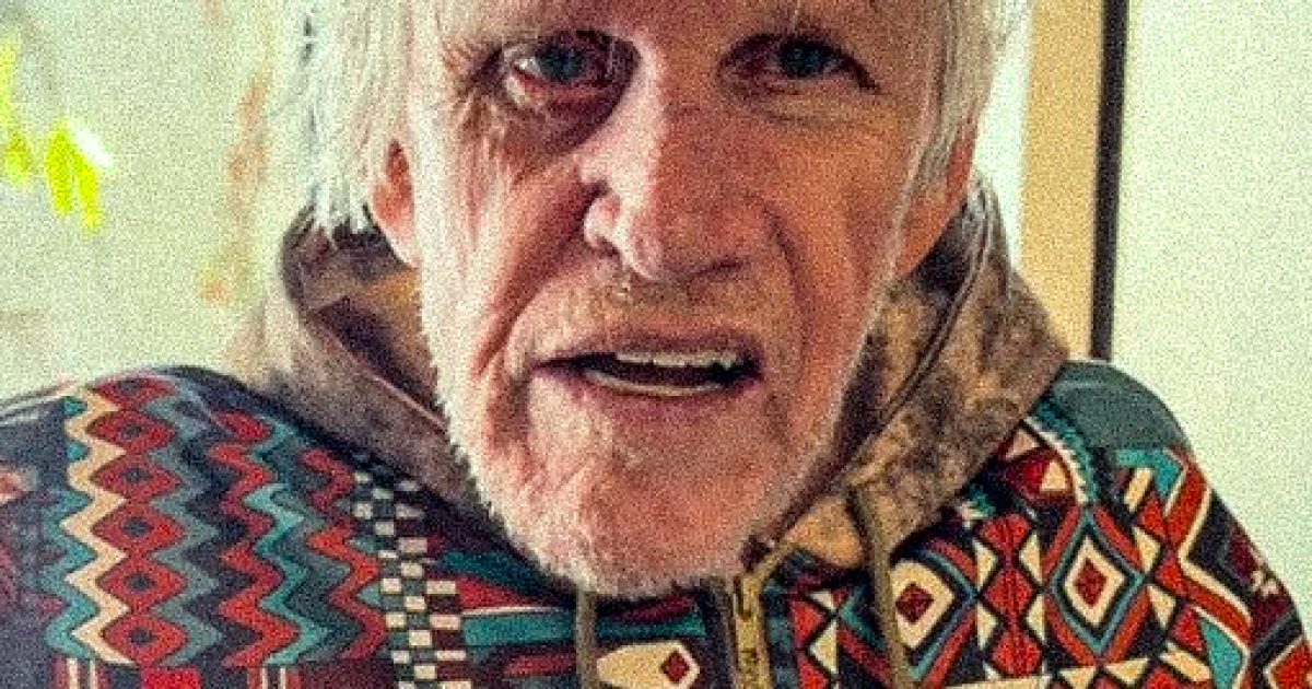 Cette star hollywoodienne des années 80 a survécu à un accident de voiture et à une chirurgie faciale : photos de sa transformation à 80 ans !