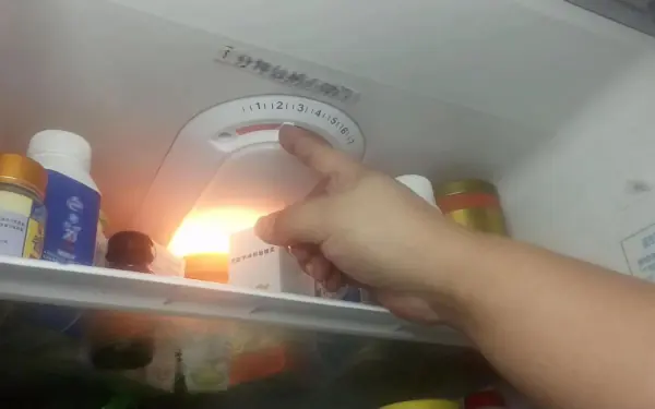 Chaque réfrigérateur est équipé d'un « bouton d'économie d'énergie » : voici où le trouver