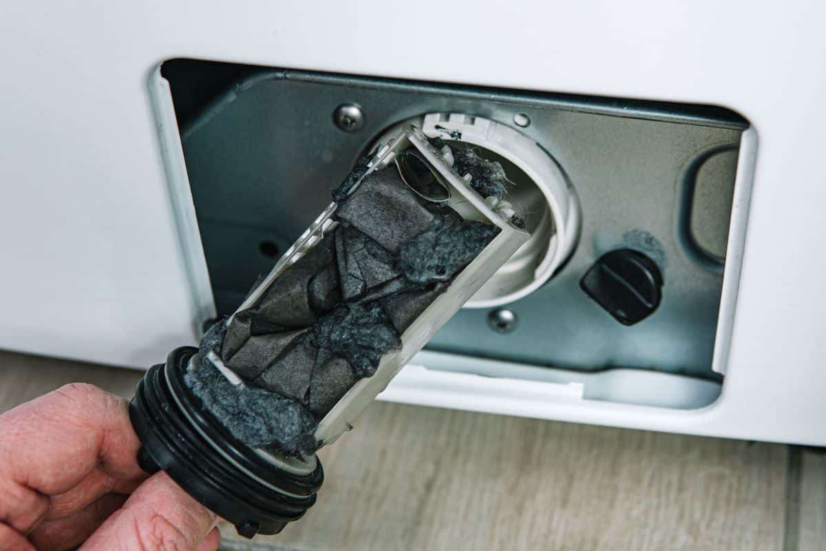Le petit geste mensuel qui sauve votre machine à laver et vos vêtements