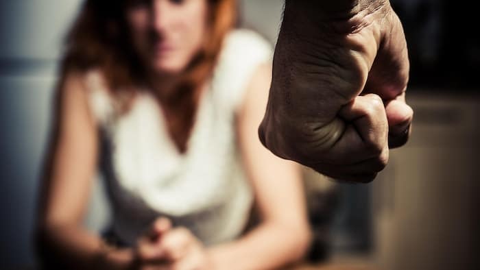 Estos 14 comportamientos masculinos deberían hacerte huir antes del matrimonio.