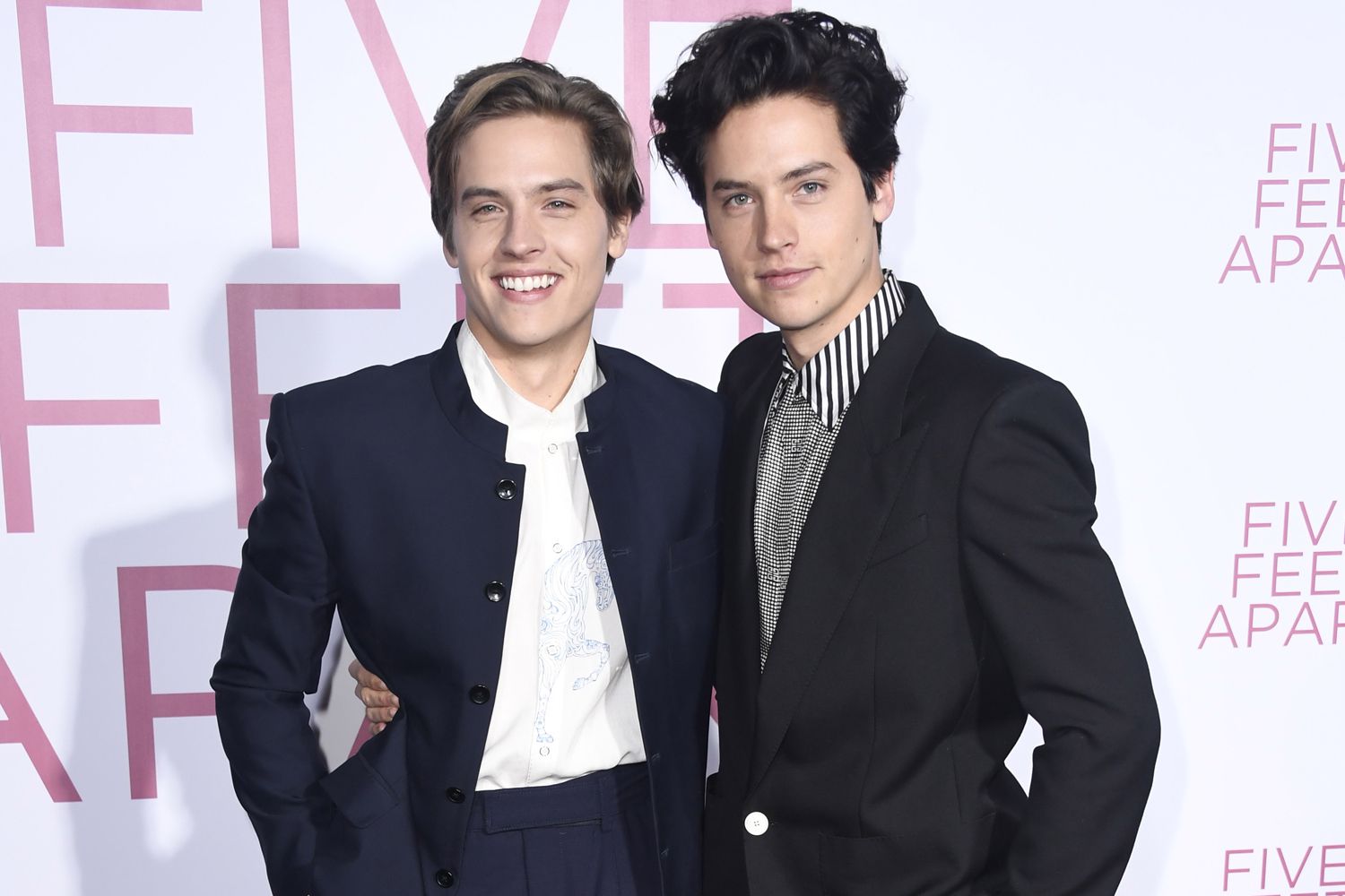 Dylan et Cole Sprouse adultes