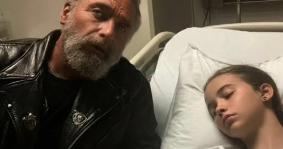 Il venait voir ma fille dans le coma chaque après-midi – ce que j’ai appris sur lui six mois plus tard a brisé ma colère