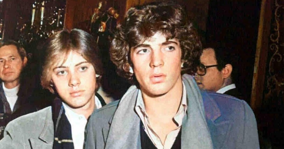 Qui sont ces deux inconnus ? Ce cliché méconnu de 1977 dévoile l’amitié naissante de deux futures légendes