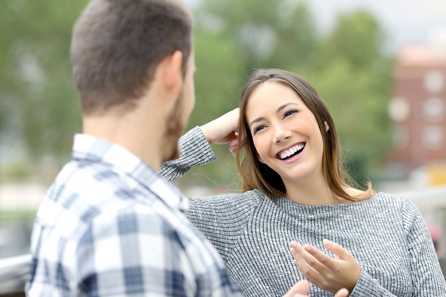 Dix attitudes féminines qui trahissent un besoin d’affection inassouvi