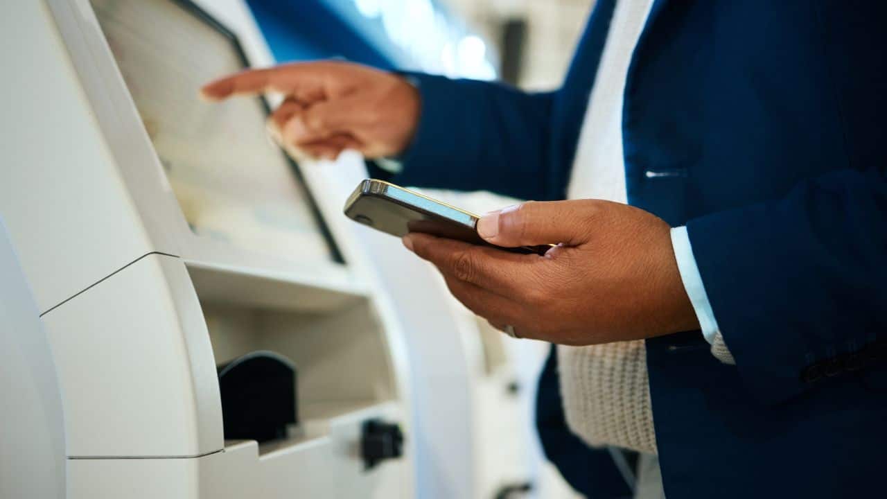 Votre retrait au distributeur a échoué, mais votre compte a été débité : les démarches à suivre pour récupérer votre argent
