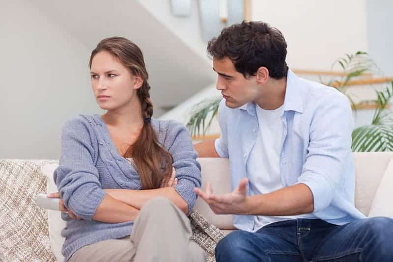 Discussion tendue