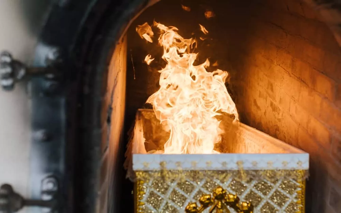 Âme et crémation : le feu met-il un terme au voyage spirituel ?
