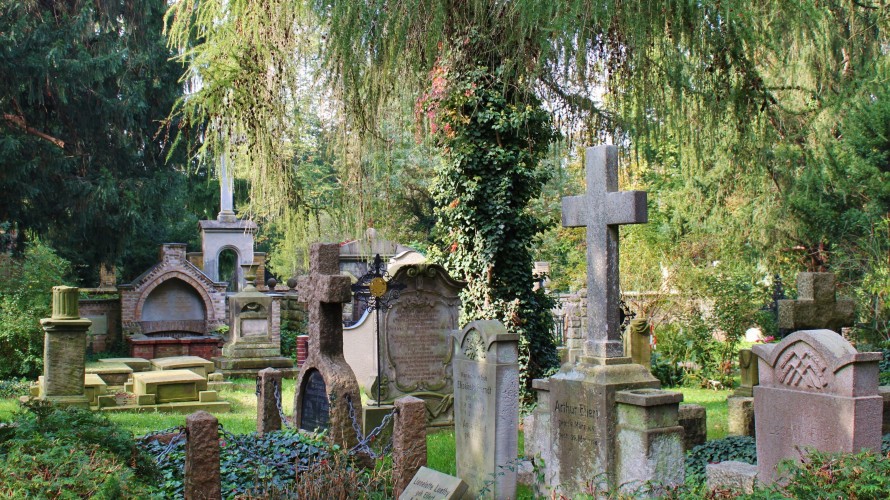 Lorsque nous visitons une tombe, les défunts ressentent-ils notre présence ?