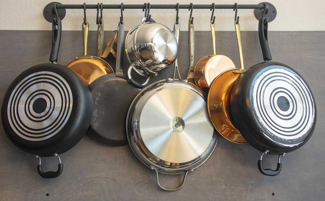 Cuisine équipée d'ustensiles sains