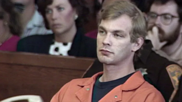 Du sourire d’un enfant à l’ombre d’un monstre : comment Jeffrey Dahmer est devenu l’incarnation du mal américain